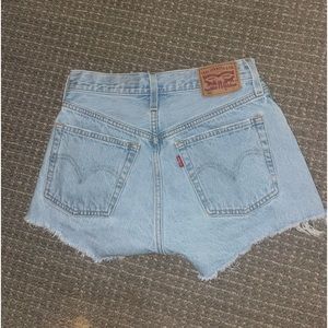 LEVI 501 JEAN SHORTS